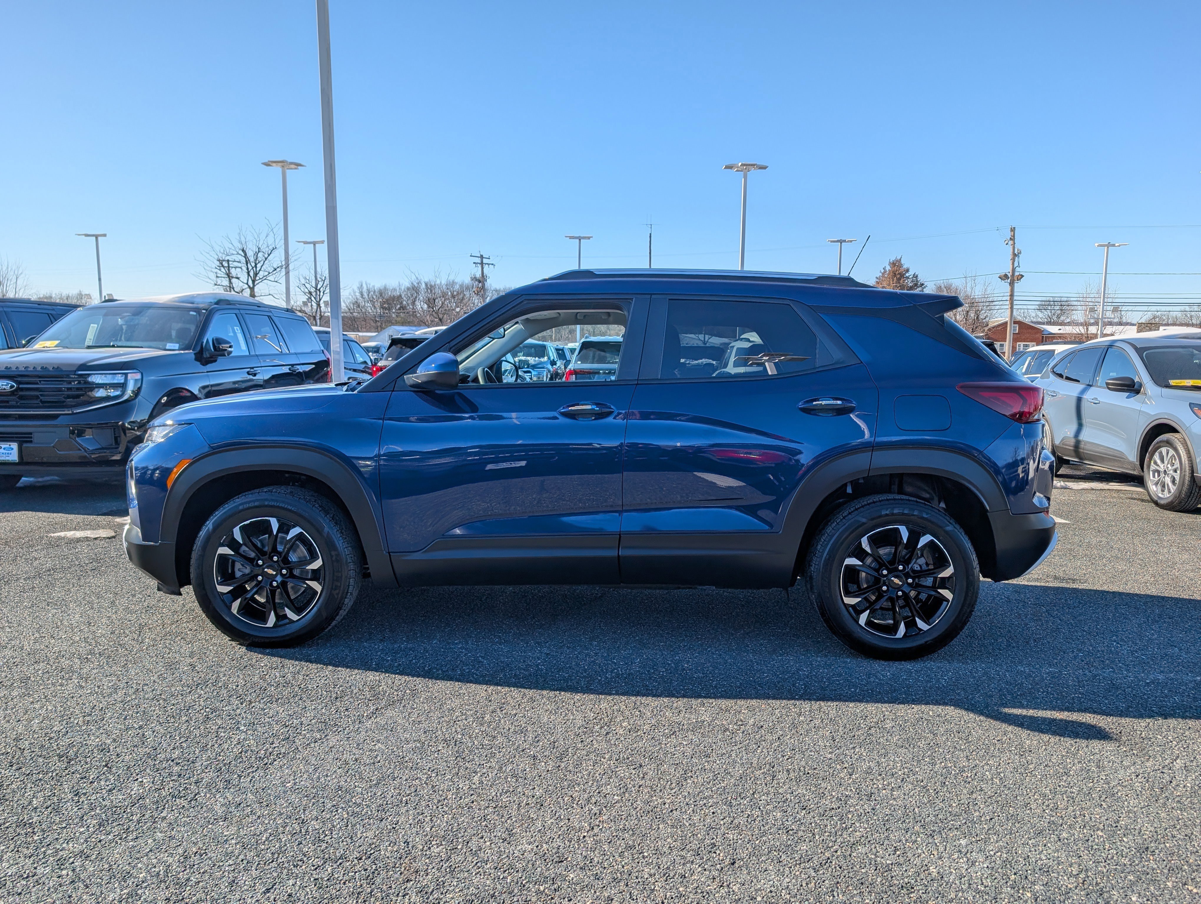 Used 2023 Chevrolet TrailBlazer LT w/ Convenience Package image 2