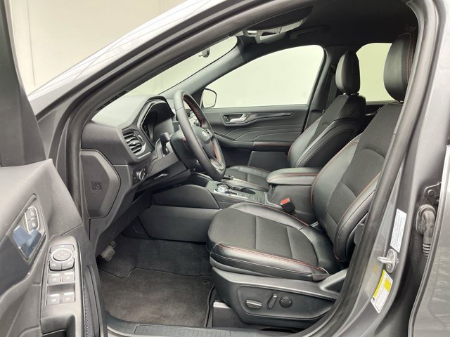 Certified 2025 Ford Escape ST-Line AWD/4WD image 3