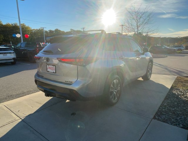 Used 2024 Toyota Highlander XLE AWD/4WD image 7
