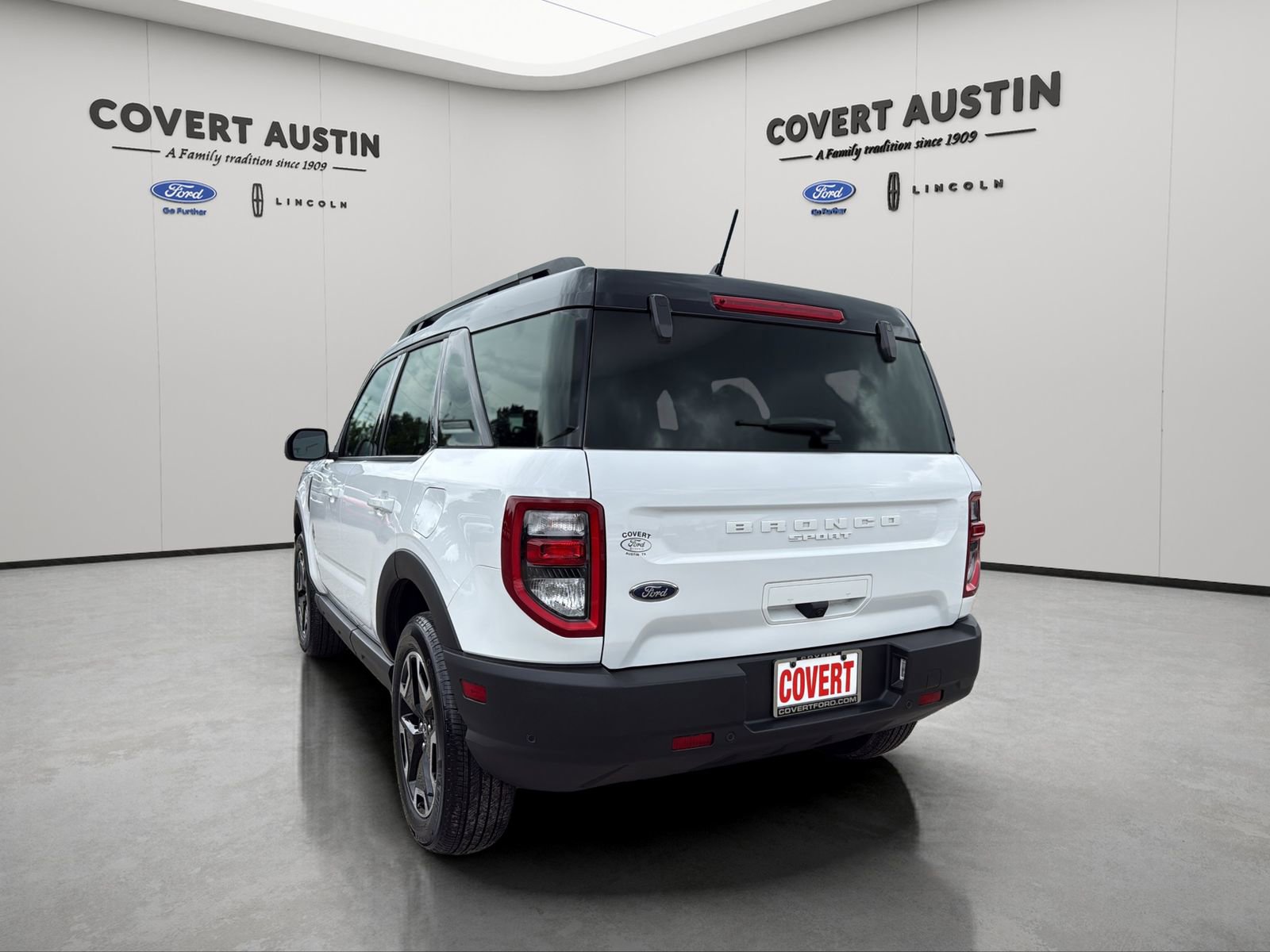 Certified 2024 Ford Bronco Sport Outer Banks w/ Tech Package AWD/4WD image 3