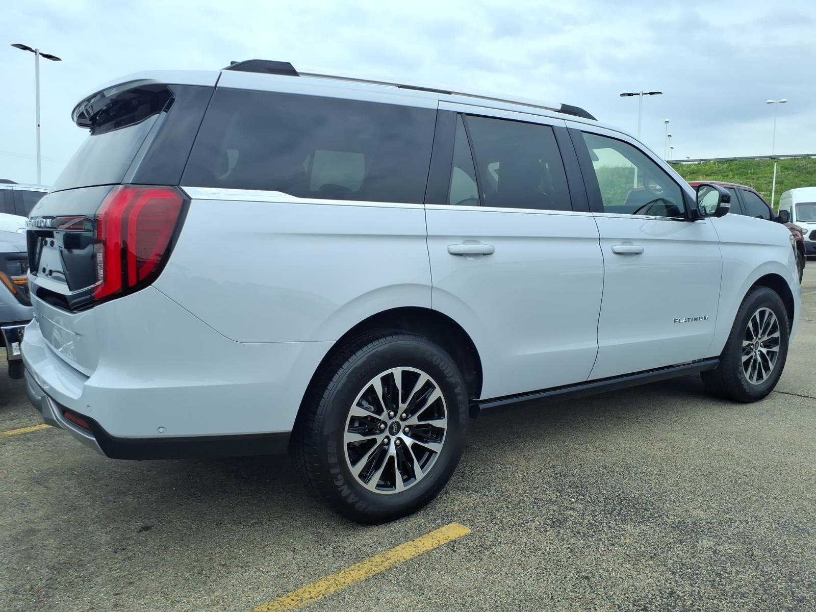 Certified 2025 Ford Expedition Platinum AWD/4WD image 6
