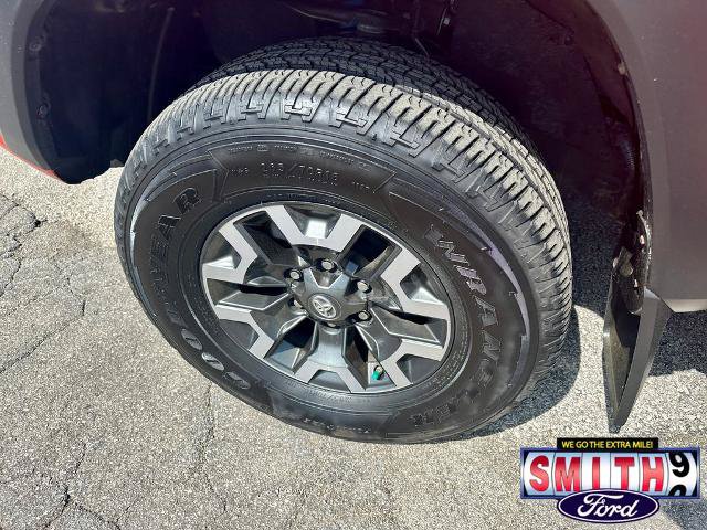 Used 2018 Toyota Tacoma TRD Off-Road AWD/4WD image 12