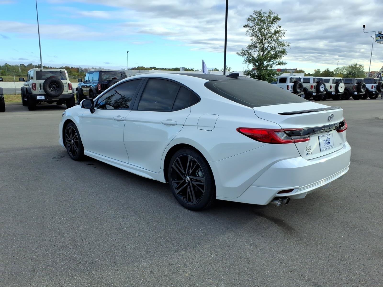 Used 2025 Toyota Camry XSE FWD image 5