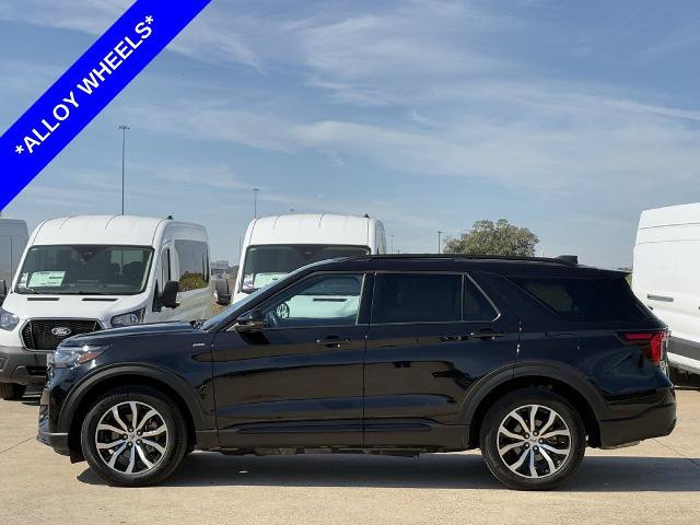 Certified 2025 Ford Explorer ST-Line AWD/4WD image 3