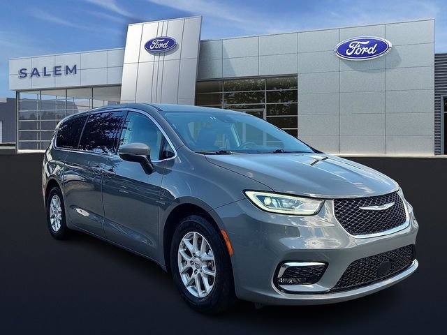 Used 2023 Chrysler Pacifica Touring-L