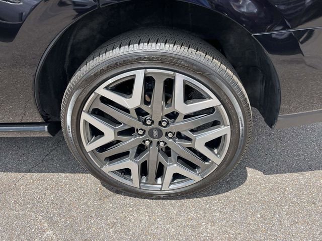Certified 2025 Ford Expedition Platinum w/ Platinum Ultimate Package AWD/4WD image 6