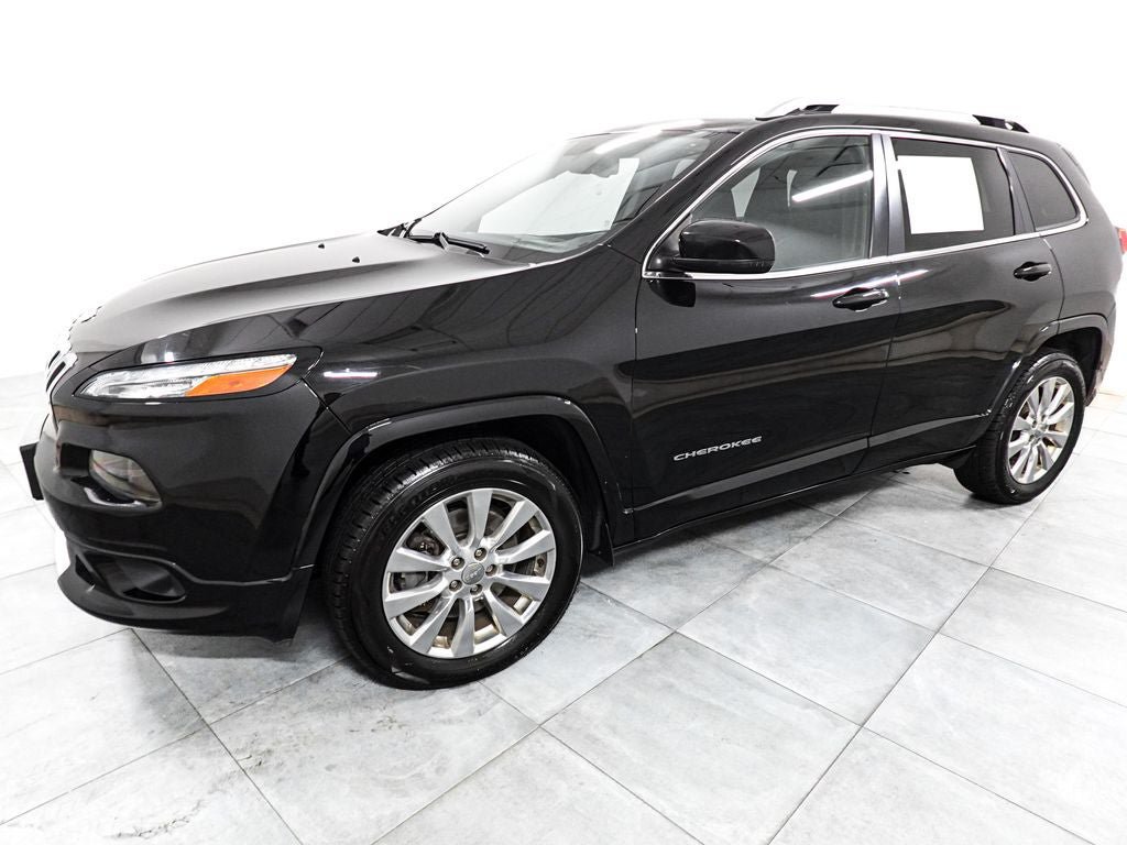 Used 2017 Jeep Cherokee Overland AWD/4WD image 4