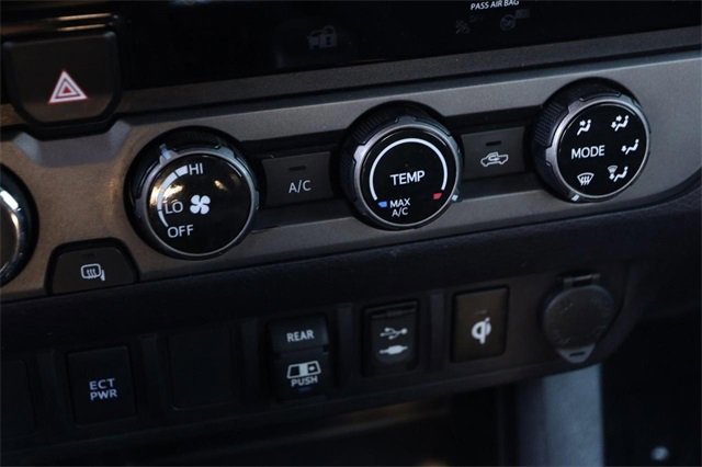 Used 2018 Toyota Tacoma TRD Off-Road image 17