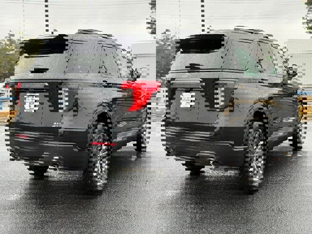 Certified 2022 Ford Explorer XLT w/ Equipment Group 202A image 9