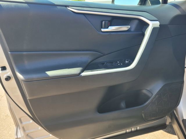 Used 2019 Toyota RAV4 XLE AWD/4WD image 18