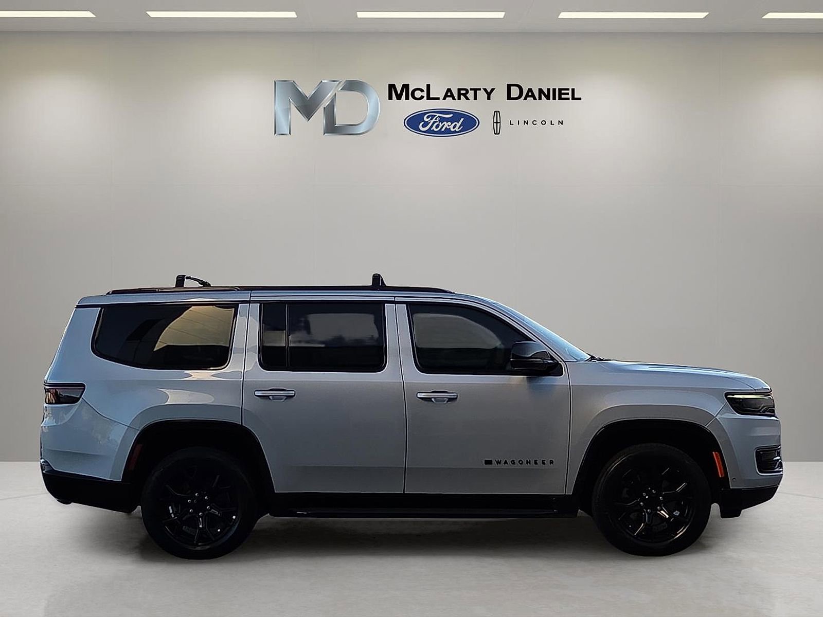 Used 2024 Jeep Wagoneer Series II AWD/4WD image 6