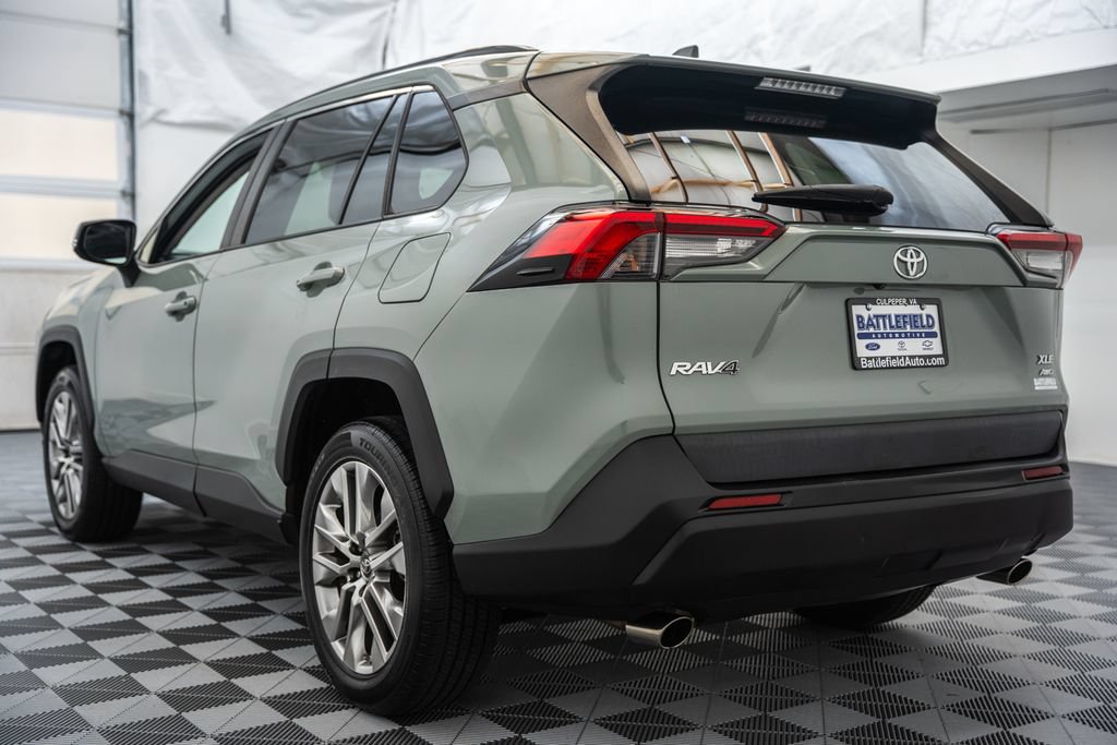 Used 2019 Toyota RAV4 XLE Premium w/ Cold Weather Package AWD/4WD image 6