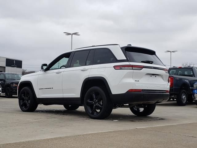 Used 2024 Jeep Grand Cherokee Altitude AWD/4WD image 6