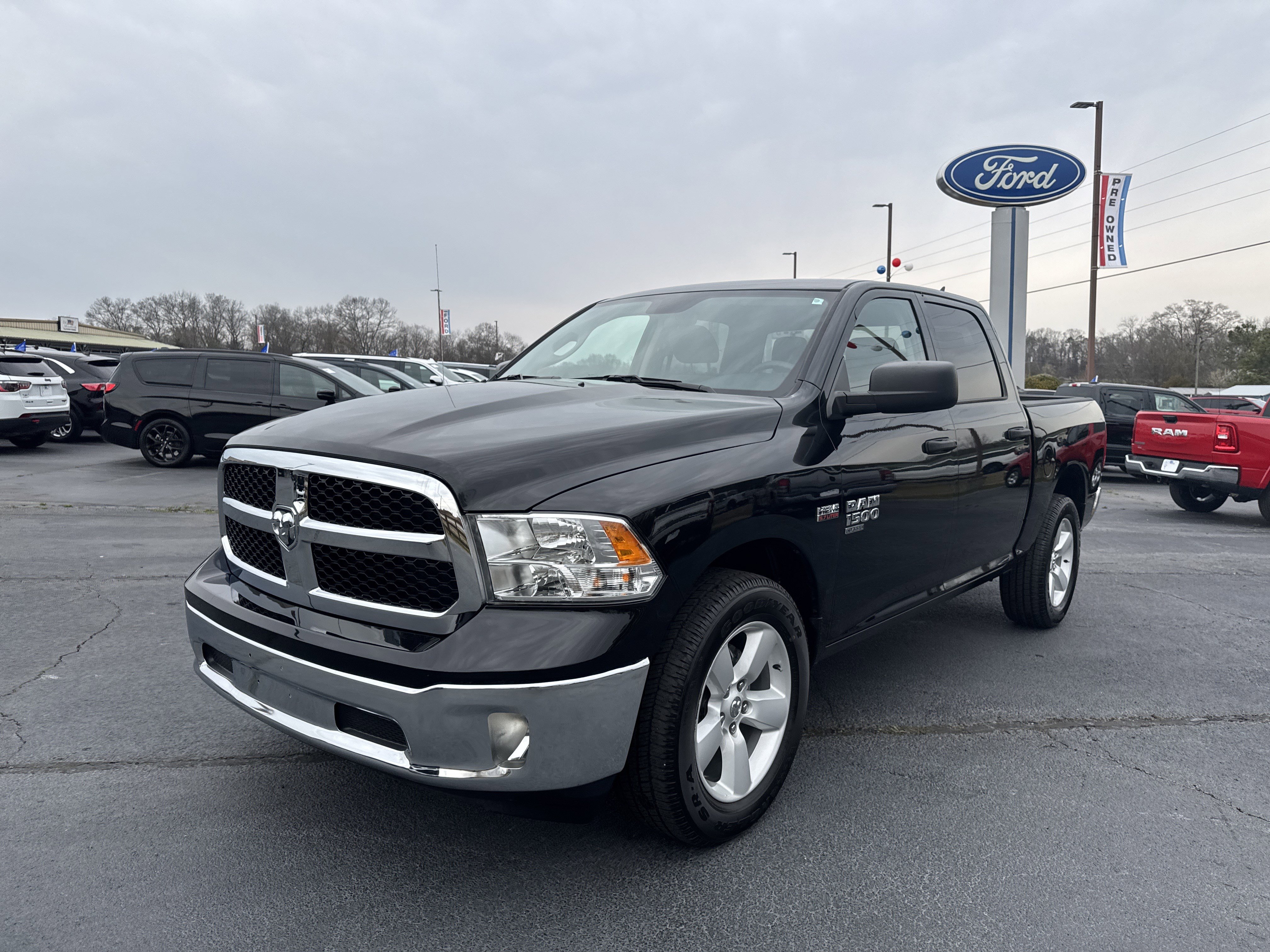 Used 2024 RAM 1500 Tradesman w/ Tradesman SXT Package image 2