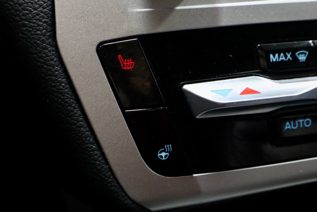 Certified 2021 Ford Explorer XLT w/ Equipment Group 202A image 11