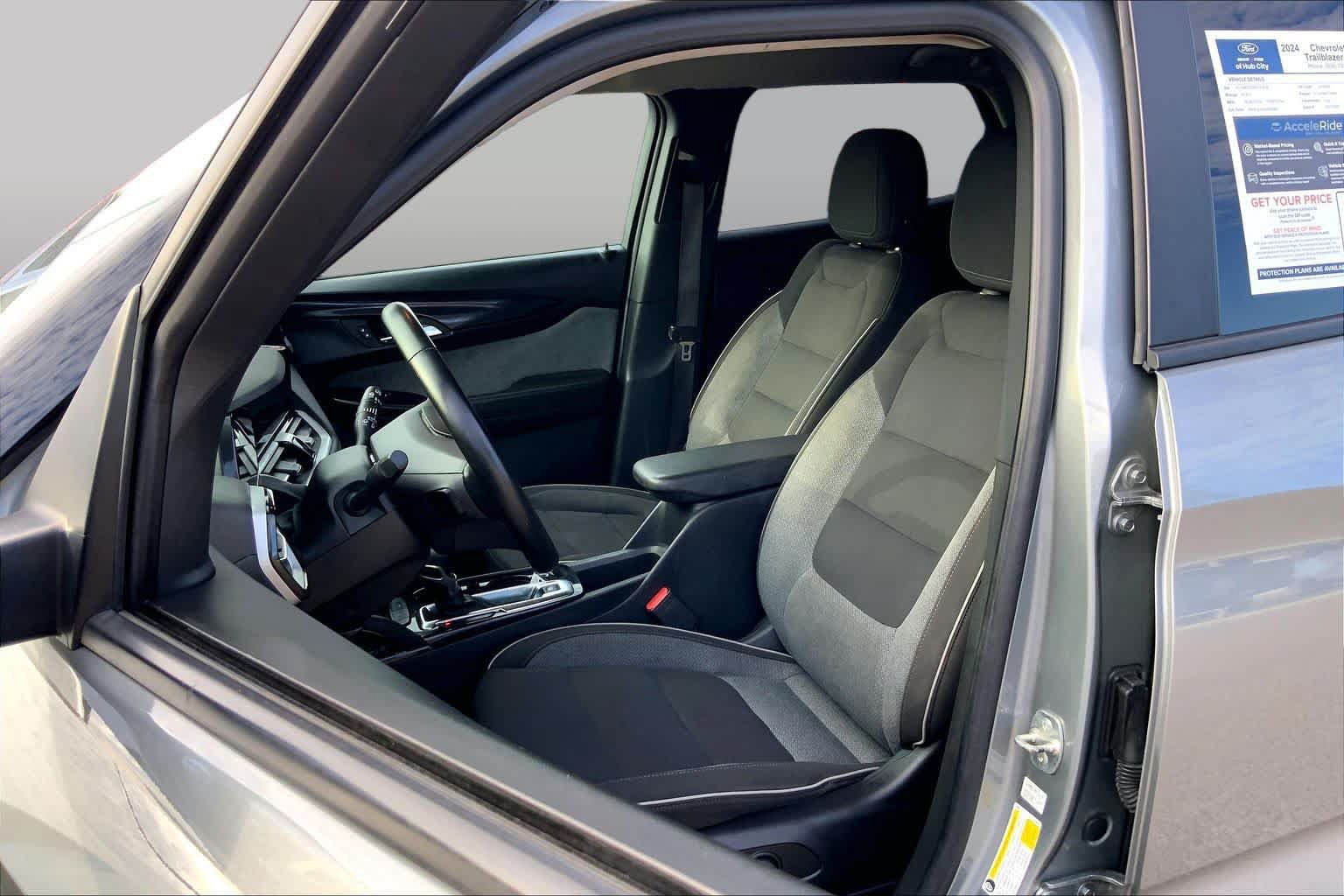 Used 2024 Chevrolet TrailBlazer LT w/ Convenience Package FWD image 8