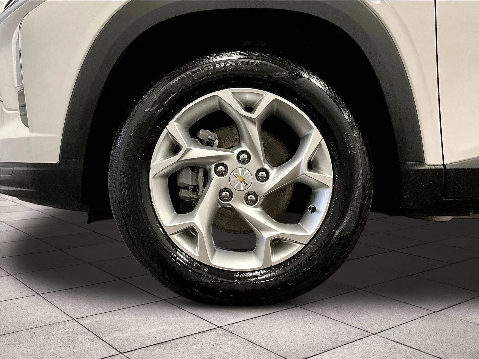 Used 2025 Chevrolet Trax LS w/ LS Convenience Package image 8