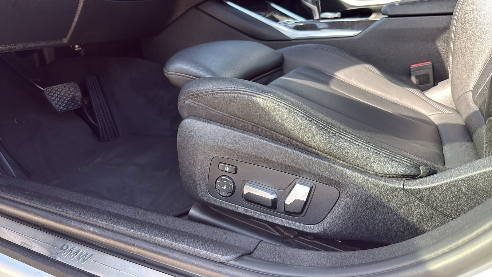 Used 2019 BMW 330i xDrive Sedan AWD/4WD image 7