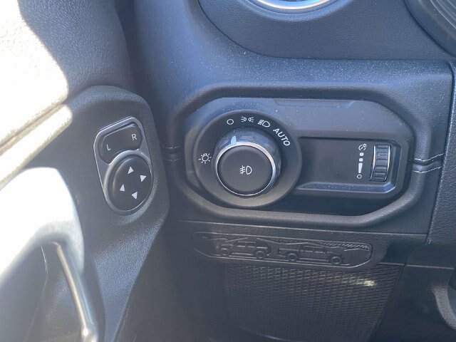 Used 2025 Jeep Wrangler Unlimited Sahara w/ Safety Group AWD/4WD image 19
