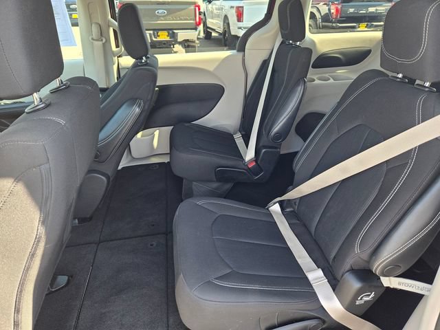 Used 2023 Chrysler Voyager LX FWD image 9