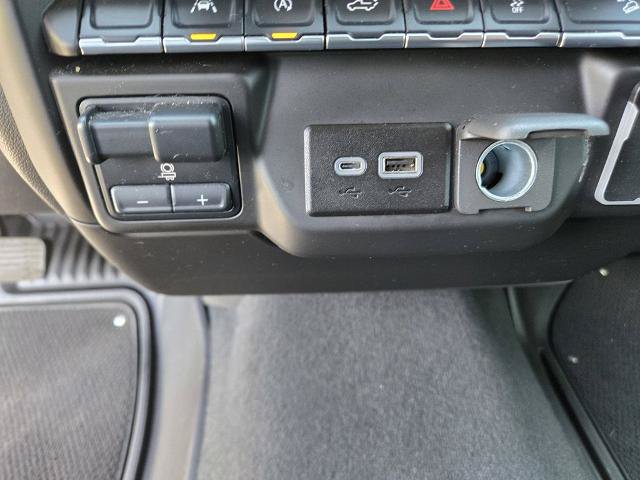 Used 2025 Chevrolet Silverado 1500 Custom Trail Boss w/ LPO, Dark Essentials Package AWD/4WD image 20