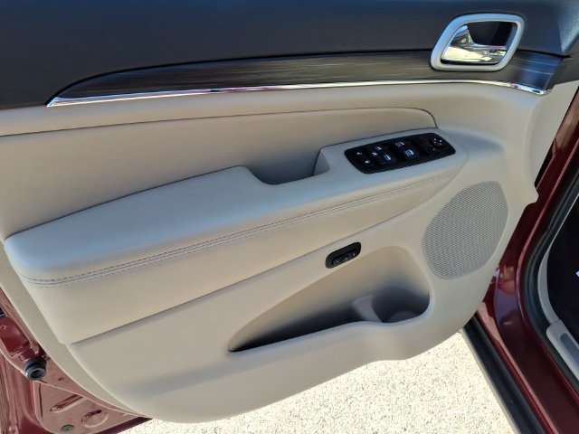 Used 2020 Jeep Grand Cherokee Limited AWD/4WD image 11