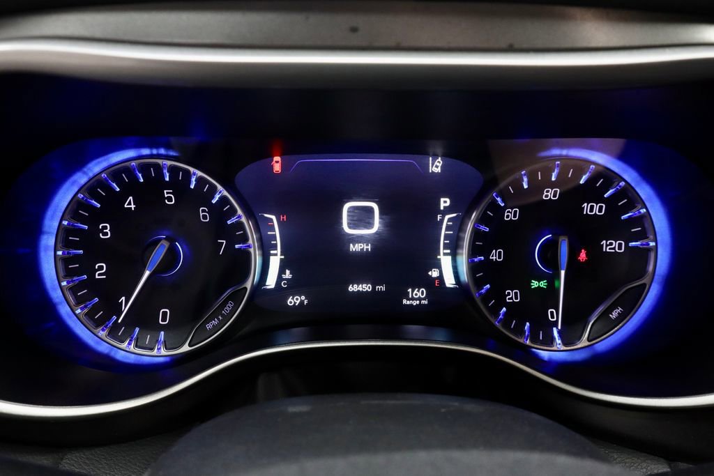 Used 2023 Chrysler Pacifica Touring-L image 30