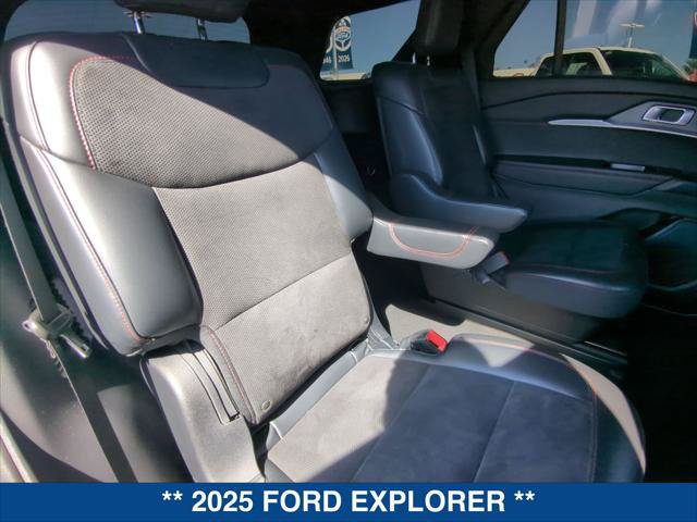 Certified 2025 Ford Explorer ST AWD/4WD image 22