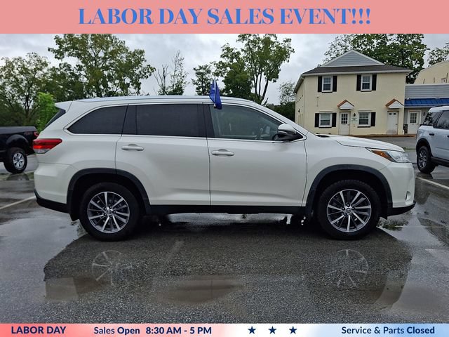 Used 2019 Toyota Highlander XLE AWD/4WD image 12