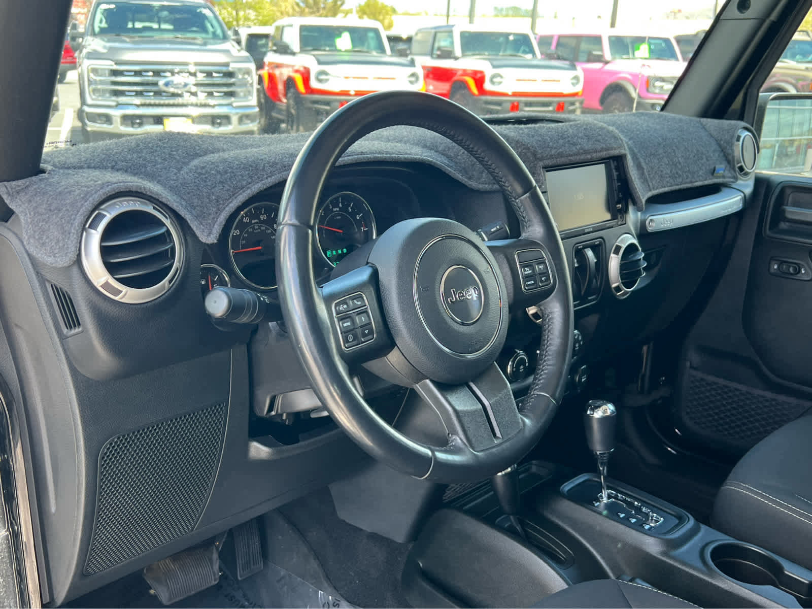 Used 2018 Jeep Wrangler Sahara w/ Connectivity Group AWD/4WD image 25