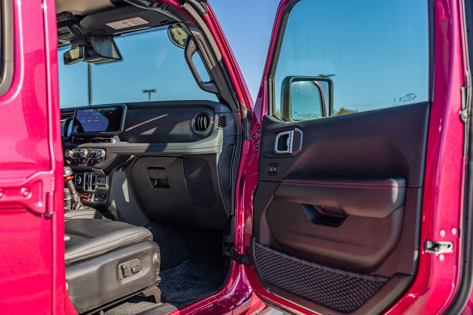 Used 2024 Jeep Wrangler Unlimited Rubicon w/ Technology Group image 12