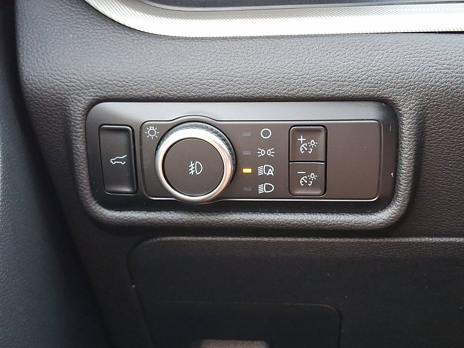 Certified 2024 Ford Explorer XLT w/ Equipment Group 202A AWD/4WD image 28