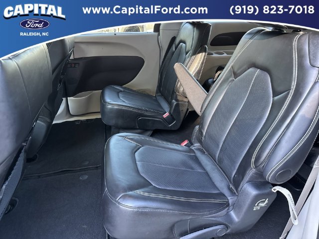 Used 2024 Chrysler Pacifica Touring-L FWD image 18