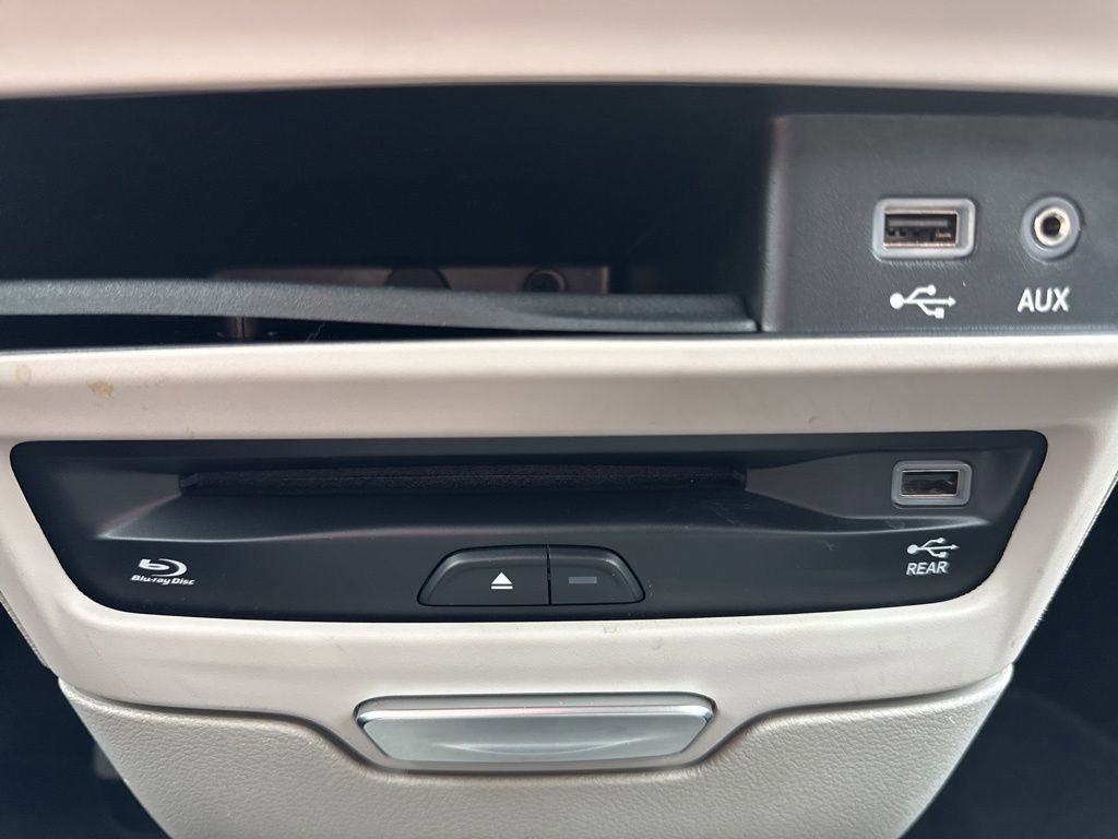 Used 2019 Chrysler Pacifica Touring-L Plus w/ Tire & Wheel Group image 29