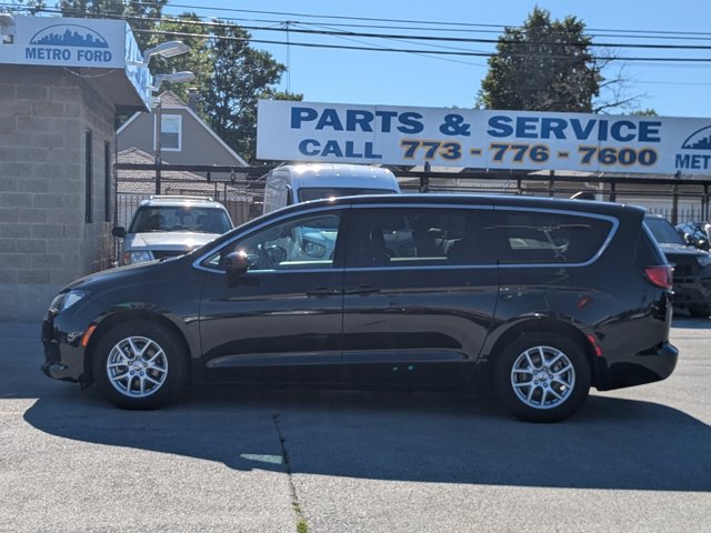 Used 2023 Chrysler Voyager LX FWD image 7