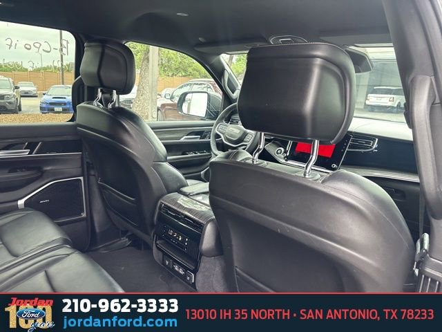 Used 2022 Jeep Wagoneer Series III AWD/4WD image 8