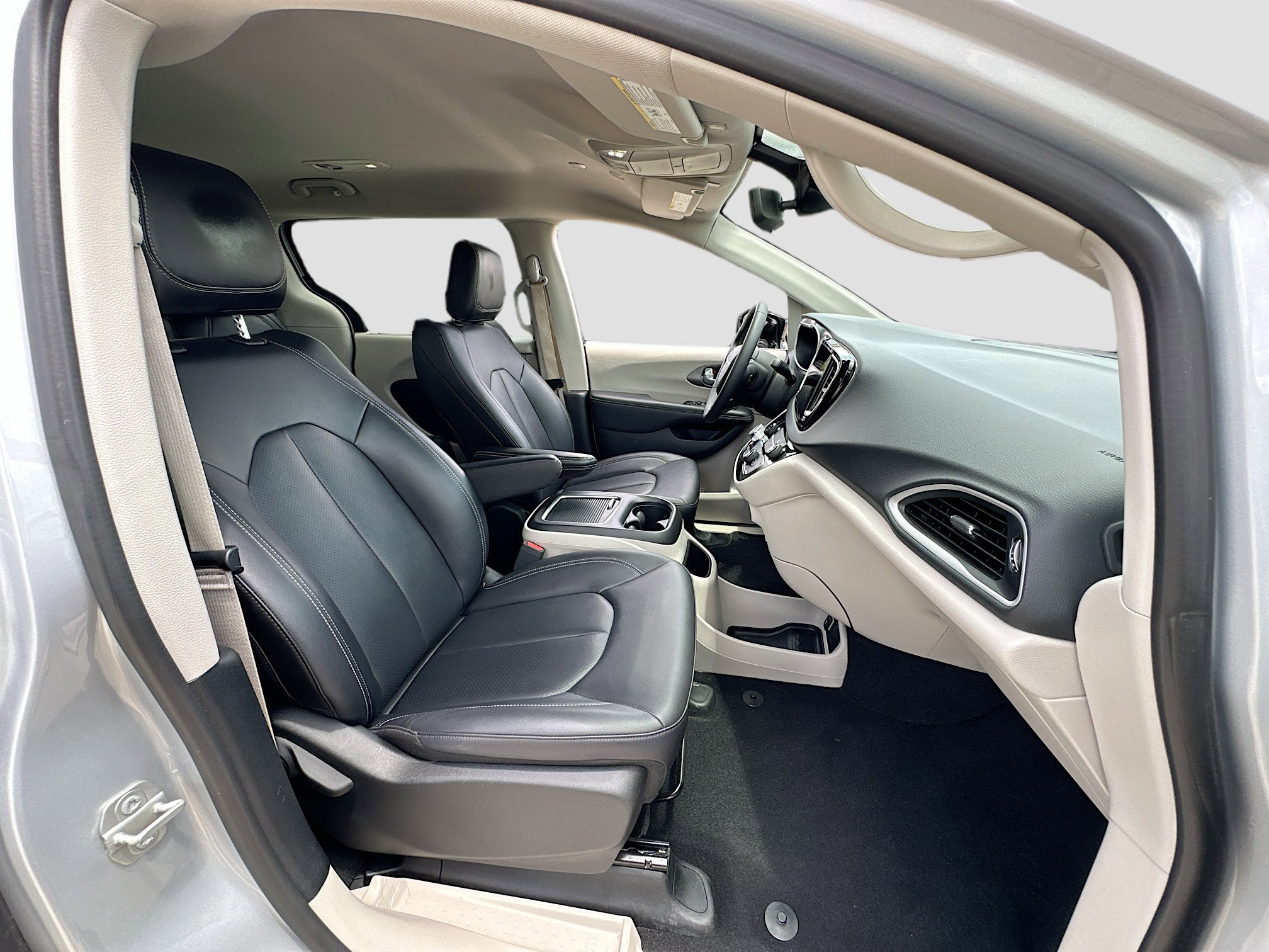 Used 2024 Chrysler Pacifica Touring-L FWD image 26