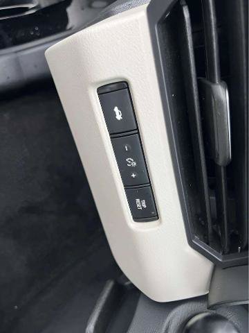 Used 2025 Nissan Altima 2.5 SV FWD image 19