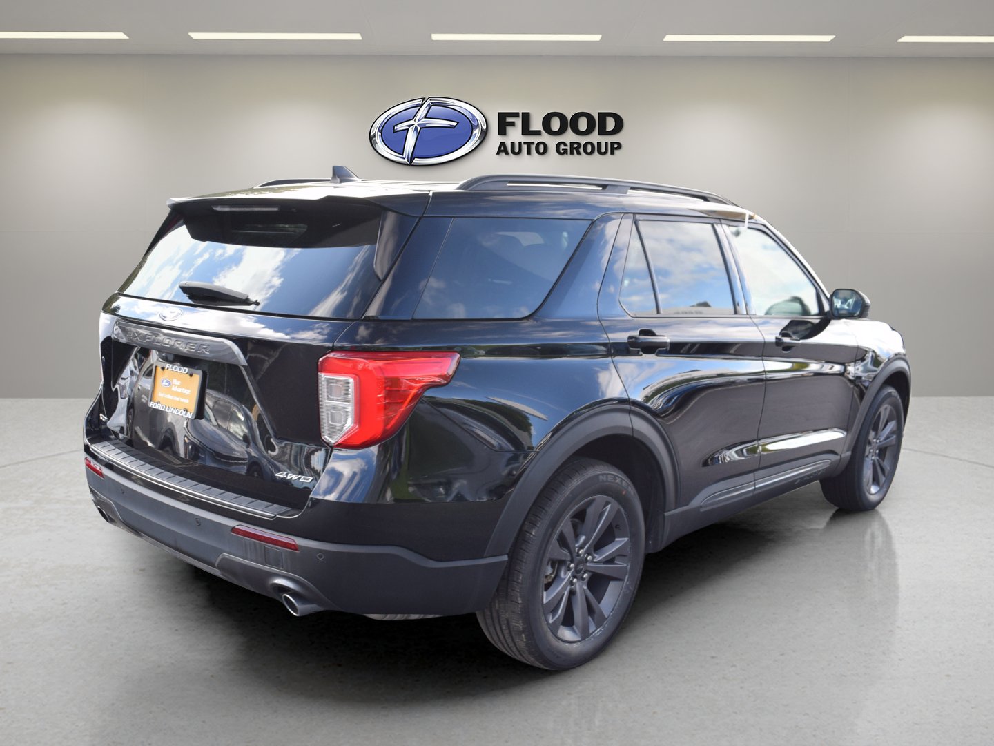 Certified 2024 Ford Explorer XLT w/ Equipment Group 202A AWD/4WD image 4
