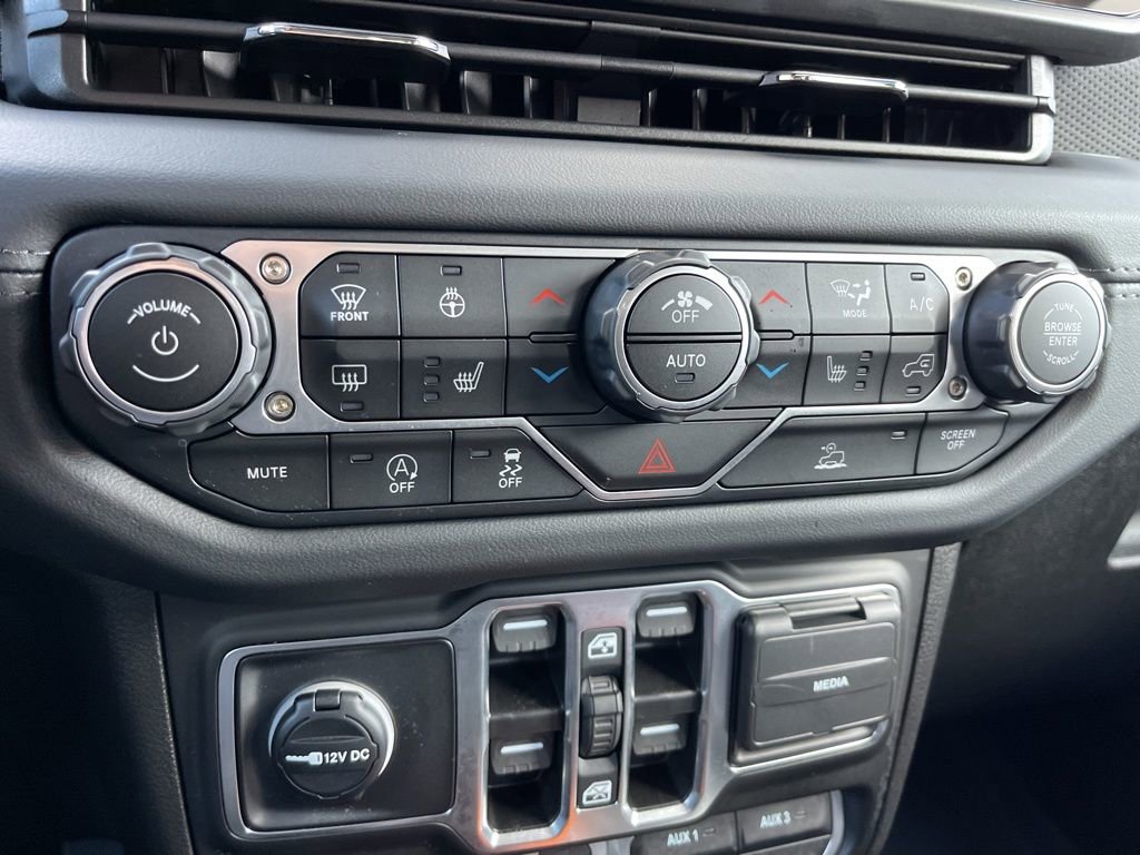 Used 2025 Jeep Gladiator Rubicon w/ Convenience Group image 12