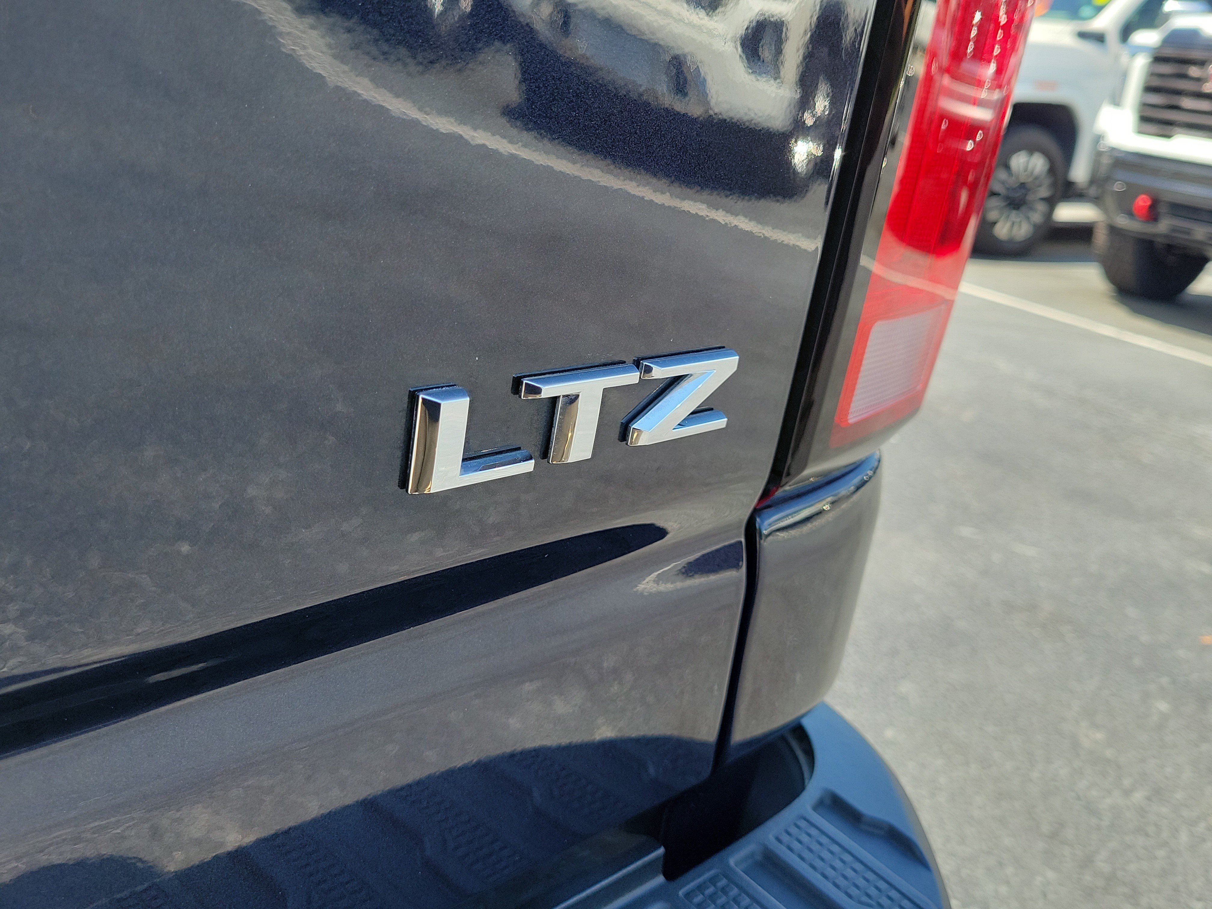 Used 2024 Chevrolet Silverado 2500 LTZ w/ LTZ Plus Package AWD/4WD image 10
