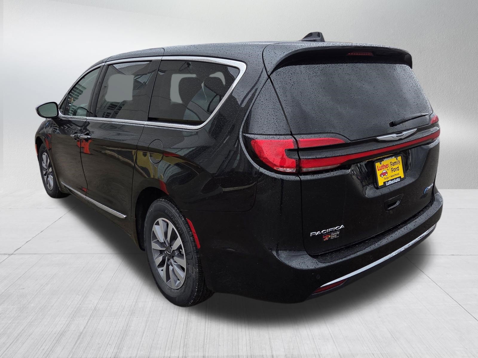 Used 2023 Chrysler Pacifica Limited FWD image 5