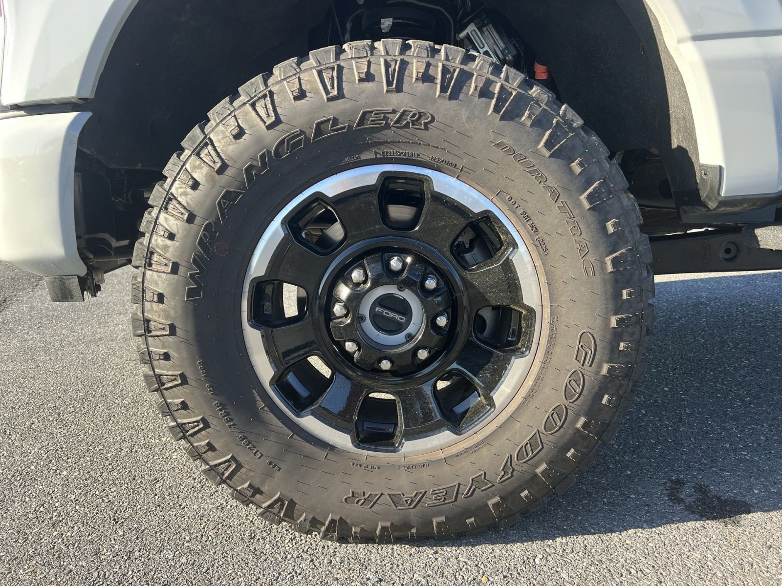 Certified 2025 Ford F350 Platinum w/ Tremor Off-Road Package image 12