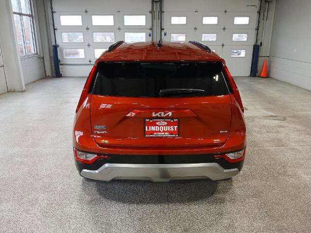 Used 2023 Kia Niro SX image 4