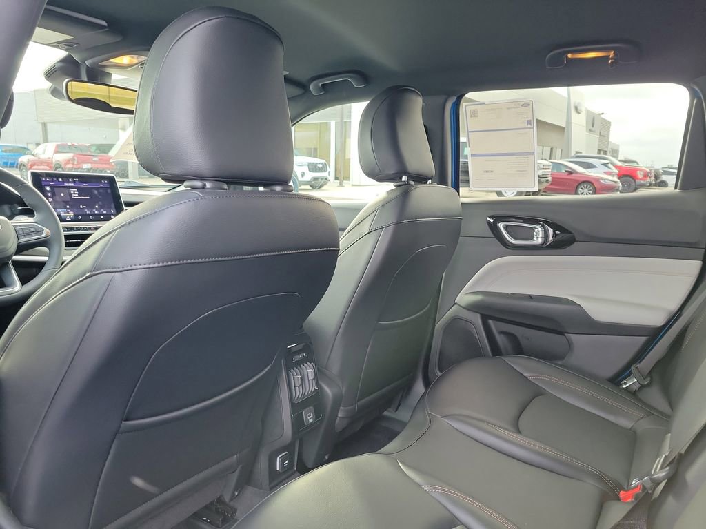 Used 2023 Jeep Compass Limited image 15