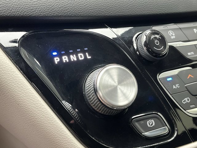 Used 2019 Chrysler Pacifica Touring-L FWD image 25
