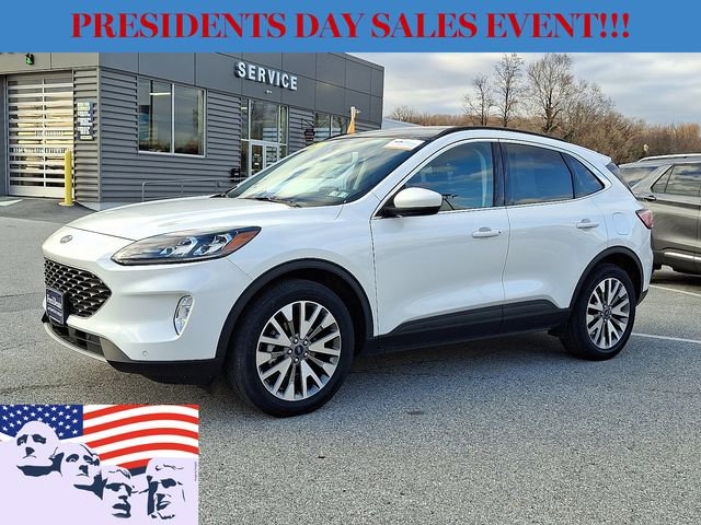 Certified 2022 Ford Escape Titanium w/ Class II Trailer Tow Package image 5