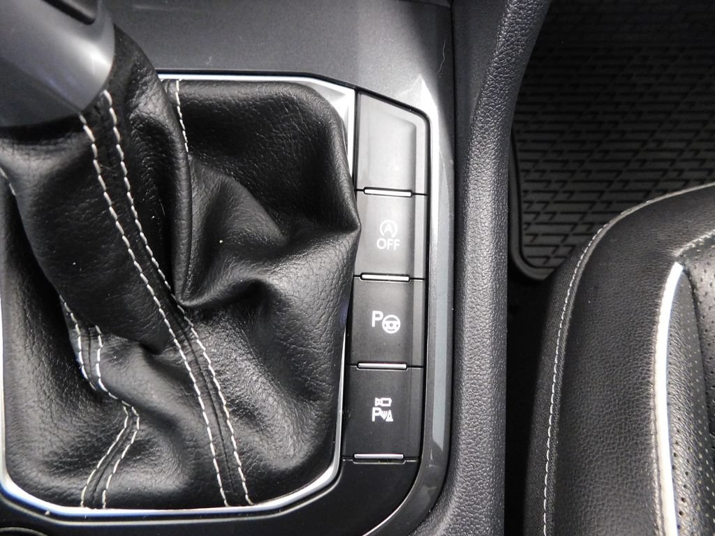 Used 2022 Volkswagen Tiguan SEL R-Line AWD/4WD image 32