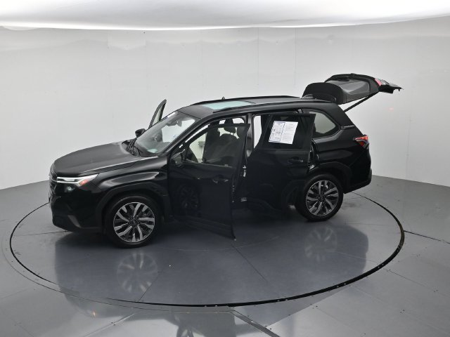 Used 2025 Subaru Forester Touring AWD/4WD image 40