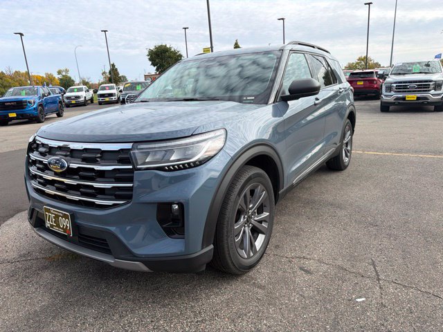 Certified 2025 Ford Explorer Active w/ Active Comfort Package AWD/4WD image 3